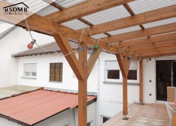 POTENTIAL: Zweifamilienhaus mit Baugrundstück in Oberhausen - Terrasse-Zweifamilienhaus